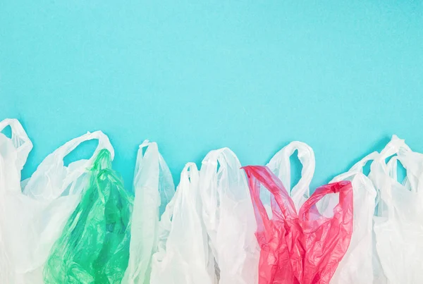 Bolsas Desechables Plástico Sobre Fondo Azul Ecología Concepto Medio Ambiente — Foto de Stock