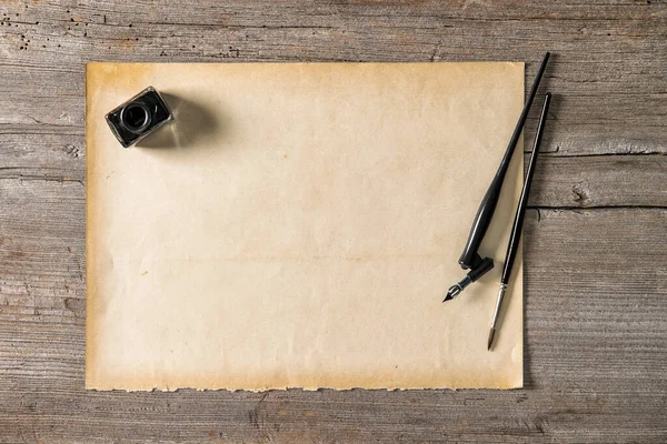 Mektup Kağıdı Yazı Aletleri Kalem Mürekkep Hokkası Klasik Düz Döşeme — Stok fotoğraf