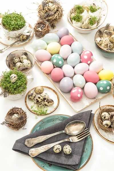 Naturaleza Muerta Pascua Mesa Festiva Lugar Ajuste Decoración Con Huevos — Foto de Stock