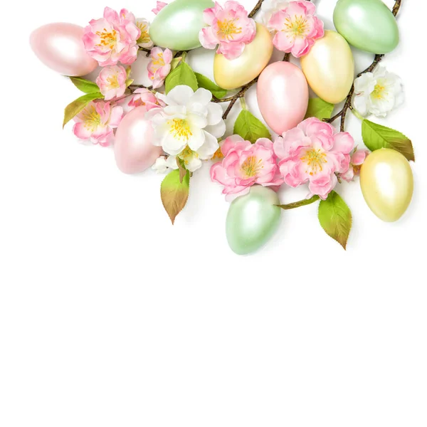 Ovos Páscoa Flores Primavera Decoração Fundo Branco — Fotografia de Stock