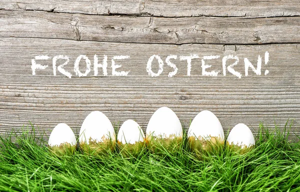 Wielkanocne Dekoracje Pisanki Zielonej Trawie Happy Easter Niemiecki Tekst — Zdjęcie stockowe