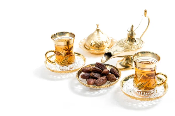 Verres Thé Avec Dates Sur Fond Blanc Accueil Oriental — Photo