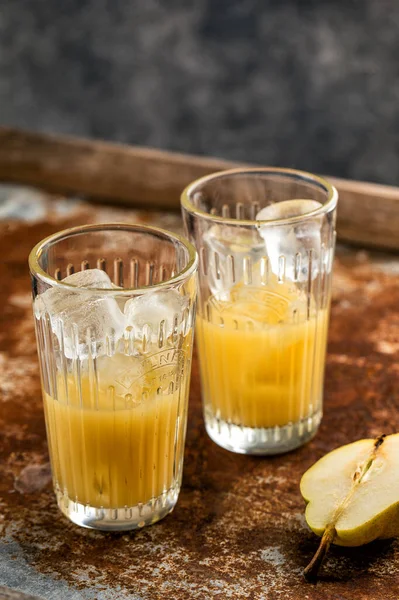 Färsk Sommardryck Med Och Päronfrukt — Stockfoto