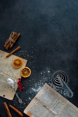 Yiyecek hazırlama. Eski tarifi, bardak ve malzemeler ölçme.