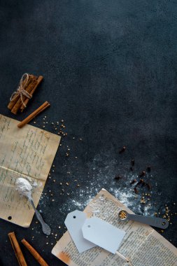 Dağınık Mutfak masasında Üstten Görünüm.