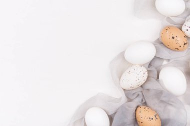 Kadınsı Paskalya kavramı. Beyaz ve öldürülecek şık arka plan