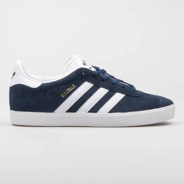 Vienna Austria 2017 Adidas Gazelle Junior Navy Blue White Snecker — 스톡 사진