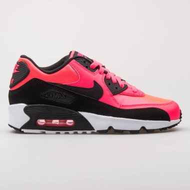 VİANNA, AUSTRIA - 6 Ağustos 2017: Nike Air Max beyaz arka planda siyah-beyaz spor ayakkabısı.