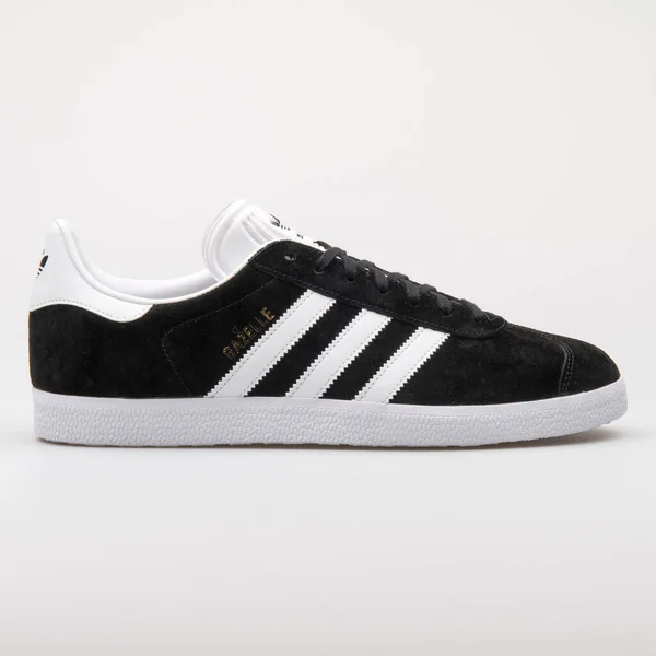 Vienna Ausztria August 2017 Adidas Gazelle Fekete Fehér Tornacipő Fehér — Stock Fotó