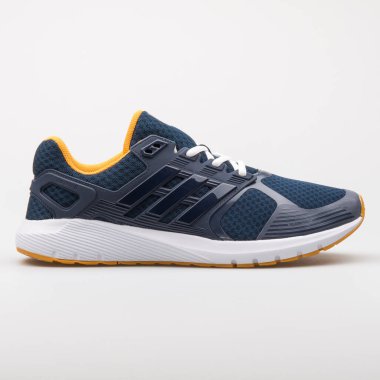 VIENNA, AUSTRIA - 6 Ağustos 2017: Adidas Duramo 8 mavi ve sarı spor ayakkabılı beyaz arka plan.