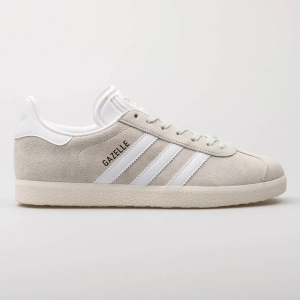 Vienna Austria 2017 Adidas Gazelle Beige Sneaker White Background — 스톡 사진