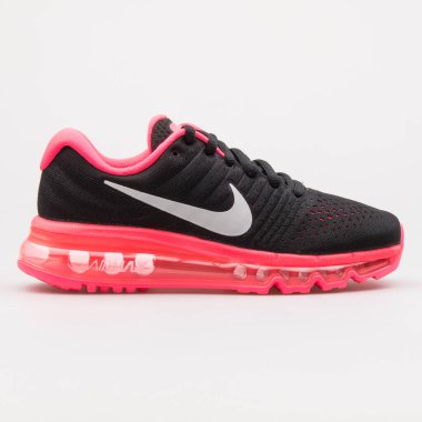 VIENNA, AUSTRIA - 14 Ağustos 2017: Nike Air Max 2017 Siyah ve pembe spor ayakkabılı beyaz arka plan.