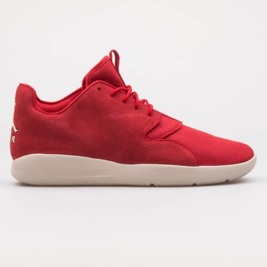 Vienna, AUSTRIA - 14 Ağustos 2017: Nike Air Jordan Eclipse Beyaz arka planda kırmızı spor ayakkabı.