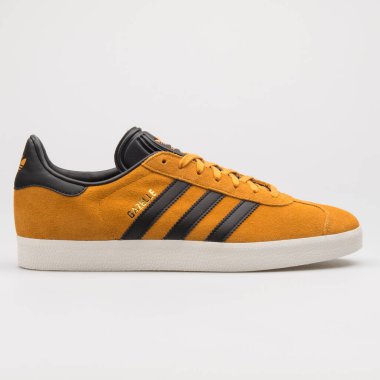 VIENNA, AUSTRIA - 22 Ağustos 2017: Adidas Gazelle altın ve siyah spor ayakkabısı.