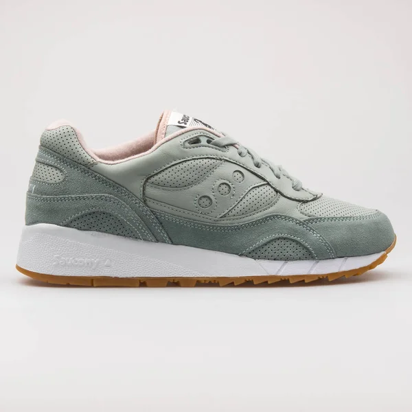 Wien Österreich August 2017 Saucony Shadow 6000 Aquagrüner Turnschuh Auf — Stockfoto