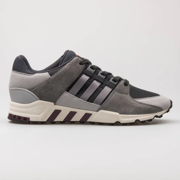 Vienna Áustria Agosto 2017 Adidas Eqt Sapatilha Cinza Sobre Fundo — Fotografia de Stock