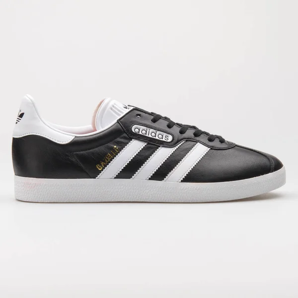 Vienna Ausztria August 2017 Adidas Gazelle Fekete Fehér Tornacipő Fehér — Stock Fotó