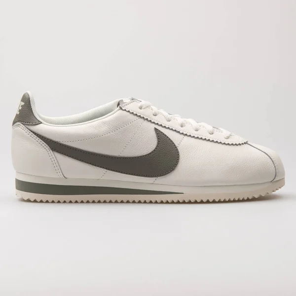 Vienna Oostenrijk August 2017 Nike Classic Cortez Lederen Suède Witte — Stockfoto