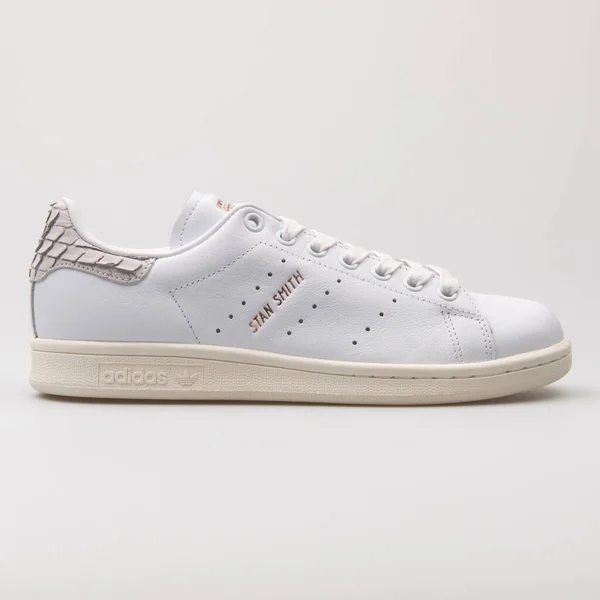 Vienna Austria 2017 Adidas Stan Smith White Sneaker White Background — 스톡 사진