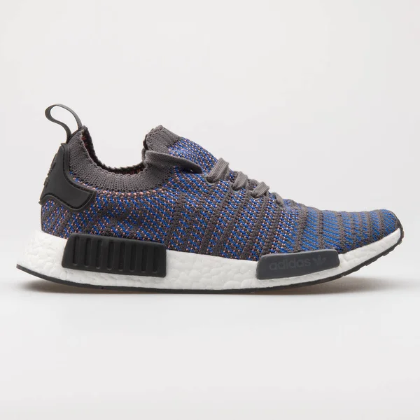 Vienna Áustria Agosto 2017 Adidas Nmd Sapatilha Cinza Azul Rosa — Fotografia de Stock