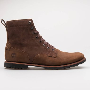 VIENNA, AUSTRIA - 24 Ağustos 2017: Timberland Kendrick Side Zip kahverengi ayakkabılı beyaz arka plan.
