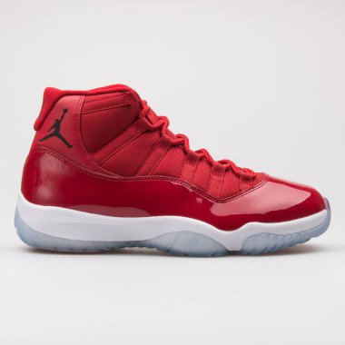 Vienna, AUSTRIA - 24 Ağustos 2017: Nike Air Jordan 11 Retro spor ayakkabısı beyaz arka planda.