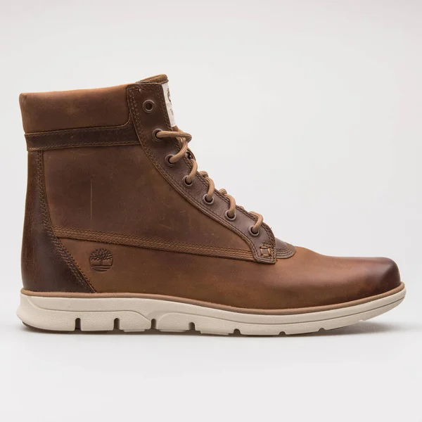 Vienna Austria August 2017 Timberland Bradstreet Boot Oakwood Brown Shoe — 图库照片