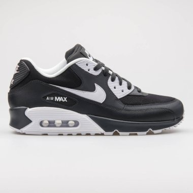 VIENNA, AUSTRIA - 29 Ağustos 2017: Beyaz arka planda Nike Air Max 90 Premium siyah beyaz spor ayakkabı.
