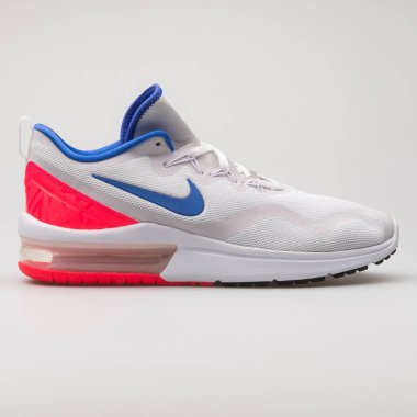VIENNA, AUSTRIA - 29 Ağustos 2017: Nike Air Max Fury Kırmızı, beyaz ve mavi spor ayakkabılı.