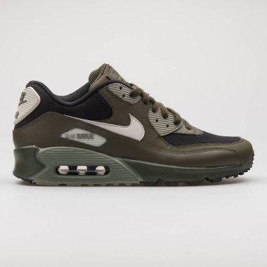 VIENNA, AUSTRIA - 29 Ağustos 2017: Nike Air Max 90 Premium zeytin yeşili ve siyah spor ayakkabılı beyaz arka plan.