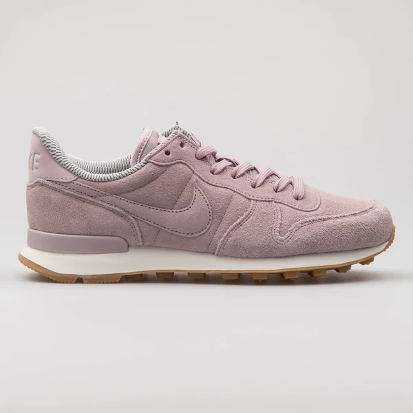 Viena Austria Agosto 2017 Nike Internationalist Zapatilla Gamuza Rosa Sobre —  Fotos de Stock