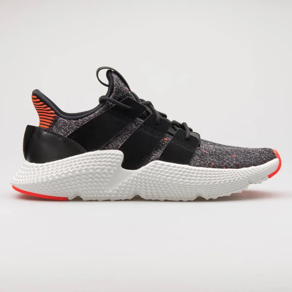 Vienna Ausztria August 2017 Adidas Prophere Fekete Szürke Narancssárga Tornacipő — Stock Fotó