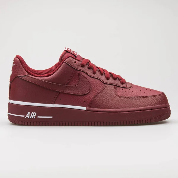 Vienna Αυστρια Ιανουαριου 2018 Nike Air Force Team Red White — Φωτογραφία Αρχείου