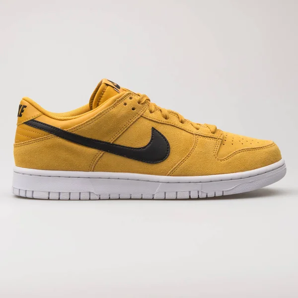 Βιεννα Αυστρια Ιανουαριου 2018 Nike Dunk Low Yellow Black Sneaker — Φωτογραφία Αρχείου