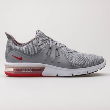 VIENNA, AUSTRIA - 12 HAZİRAN 2018: Nike Air Max Sequent 3 gri ve kırmızı spor ayakkabılı beyaz arka plan.