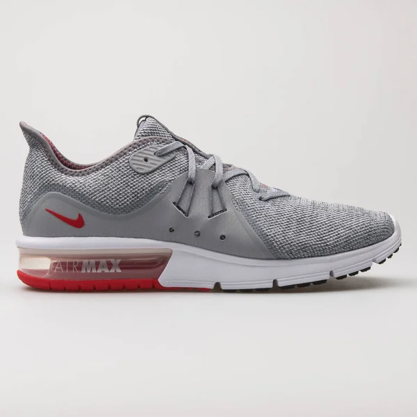 Vienna Áustria Janeiro 2018 Nike Air Max Sequent Tênis Cinza — Fotografia de Stock