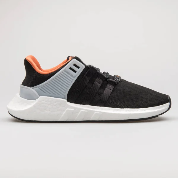 Vienna Áustria Fevereiro 2018 Adidas Eqt Apoio Tênis Preto Cinza — Fotografia de Stock