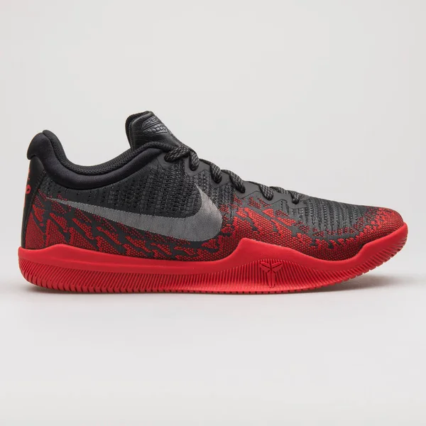 Viena Austria Junio 2018 Nike Mamba Rage Zapatillas Negras Rojas Foto editorial de stock xMarshallfilms 370981796