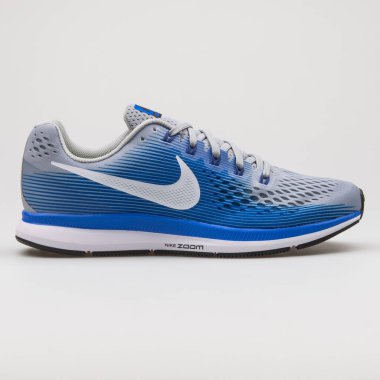 VIENNA, AUSTRIA - 14 Şubat 2018: Nike Air Zoom Pegasus 34 mavi ve gri spor ayakkabılı beyaz arka plan.