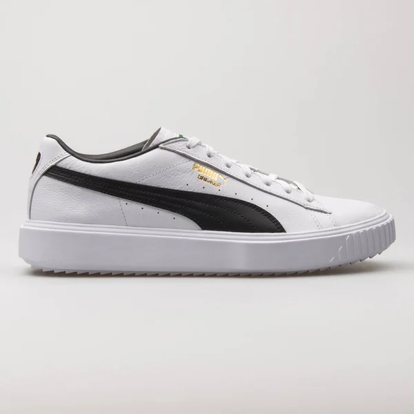 Vienna Áustria Fevereiro 2018 Puma Basket Couro Tênis Branco Preto — Fotografia de Stock