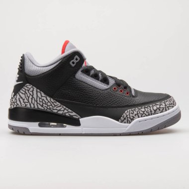 VIENNA, AUSTRIA - 19 Şubat 2018: Nike Air Jordan 3 Retro OG siyah, gri ve kırmızı spor ayakkabılı beyaz arka plan.