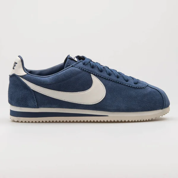 Vienna Austria February 2018 Nike Classic Cortez Suede Navy Blue — стокове фото