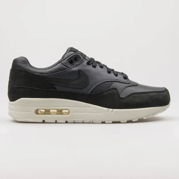 Vienna Austria February 2018 Nike Air Max Pinnacle Black White — Stock Photo, Image