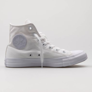 VIENNA, AUSTRIA - 19 Şubat 2018: Beyaz arka planda Chuck Taylor All Star SP yüksek beyaz spor ayakkabısı.