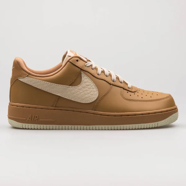 Vienna Austria February 2018 Nike Air Force Lv8 Khaki Sneaker — Stock Photo, Image