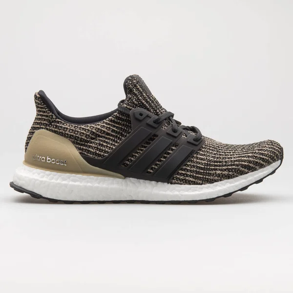 Vienna Áustria Fevereiro 2018 Adidas Ultra Boost Tênis Bege Preto — Fotografia de Stock