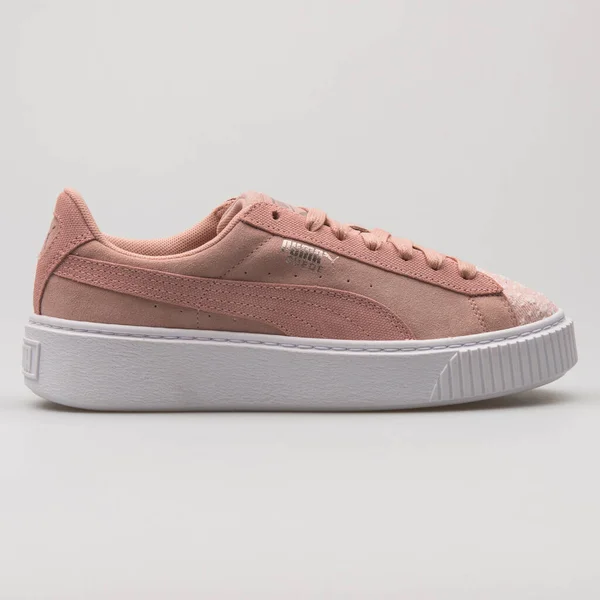 Vienna Áustria Fevereiro 2018 Puma Suede Platform Pebble Rosa Rosa — Fotografia de Stock