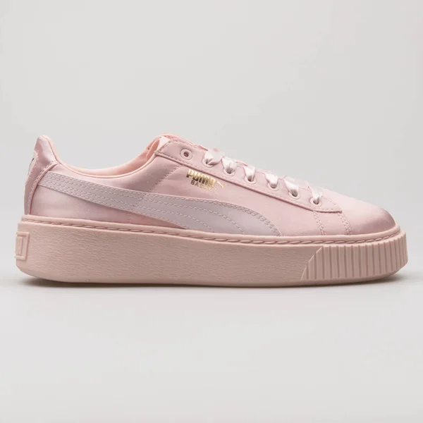 Wien Österreich Februar 2018 Puma Basket Platform Tween Rosa Turnschuh — Stockfoto