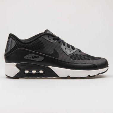 VIENNA, AUSTRIA - 19 Şubat 2018: Nike Air Max 90 Ultra 2.0 Süet siyah beyaz spor ayakkabısı.