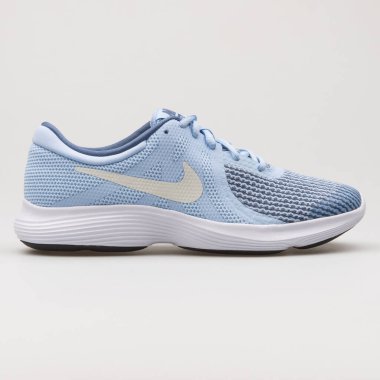 VIENNA, AUSTRIA - 19 Şubat 2018: Nike Devrimi 4 açık mavi ve beyaz spor ayakkabılı beyaz arka plan.